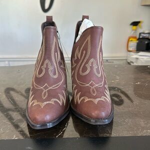 Myra NWT brown ankle boots